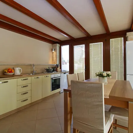 Kristina 1531 Apartamento