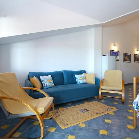 Kristina 1531 Apartment