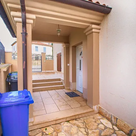 Apartment Kristina 1531 *